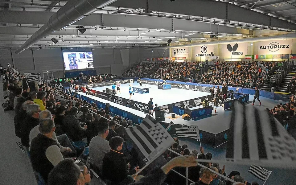 The Ping Center hall in Hennebont hosting a table tennis competition with an LED screen
